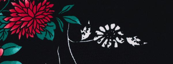 Crespon Koshibo schwarz mit roten Blumen